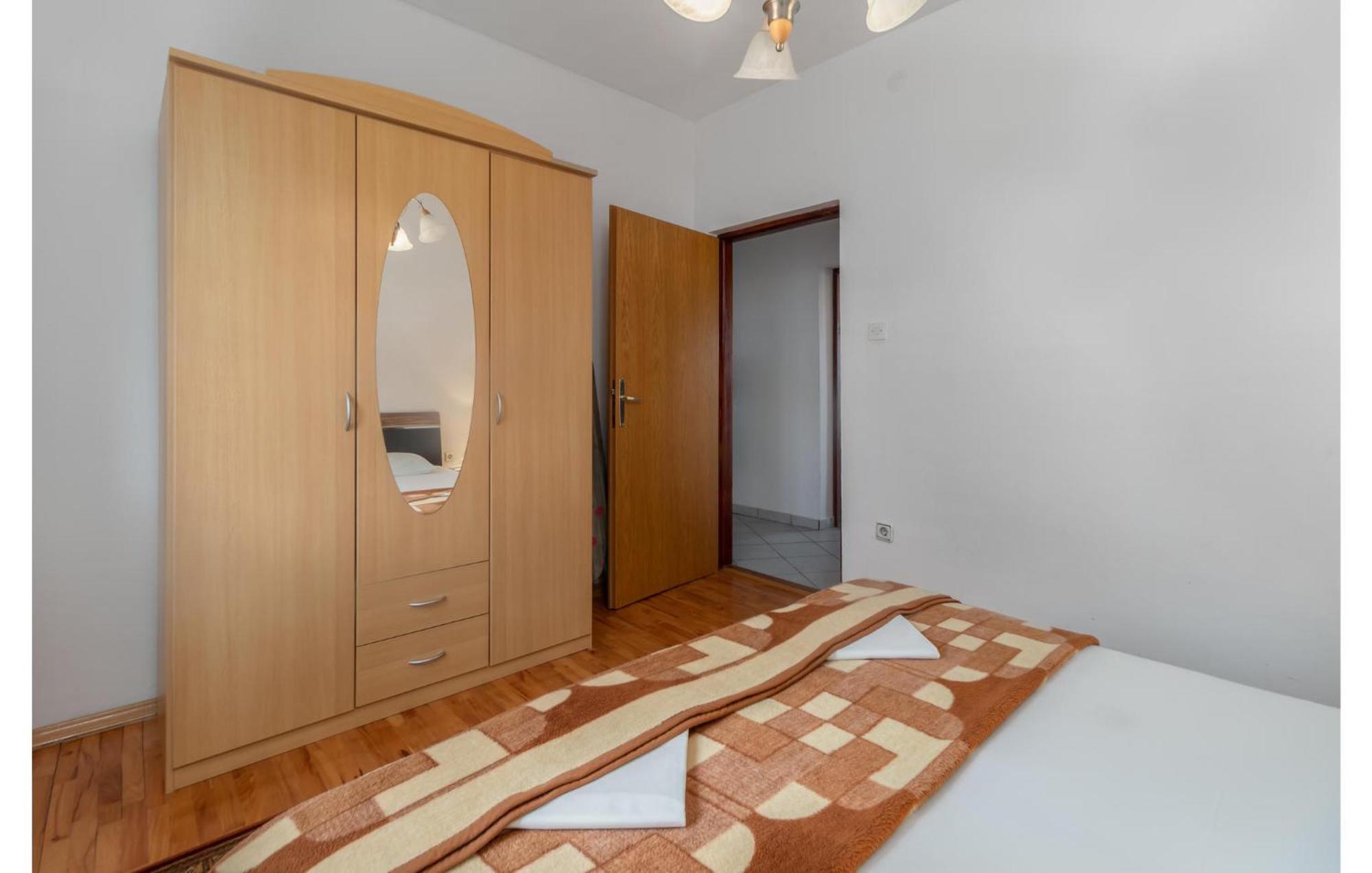 3 Bedroom Awesome Apartment In Novi Vinodolski Ngoại thất bức ảnh