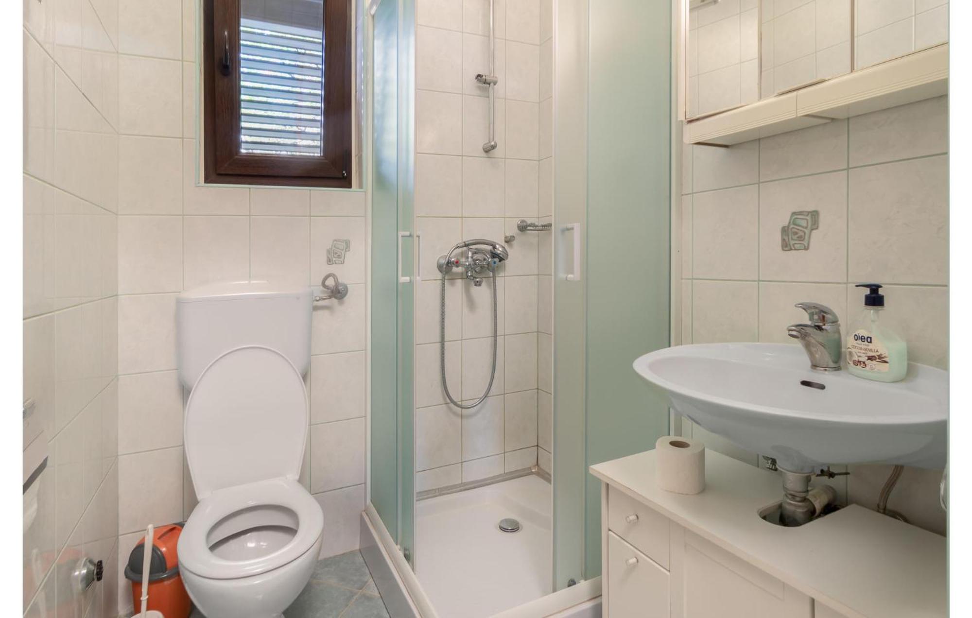 3 Bedroom Awesome Apartment In Novi Vinodolski Ngoại thất bức ảnh