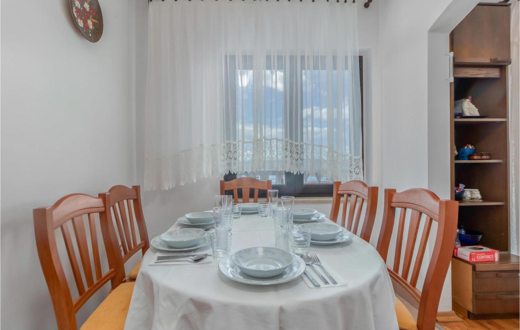 3 Bedroom Awesome Apartment In Novi Vinodolski Ngoại thất bức ảnh
